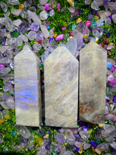 Load image into Gallery viewer, Blue Moonstone point