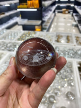 Load image into Gallery viewer, Glass inbuilt carving