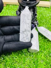 Load image into Gallery viewer, Howlite tower