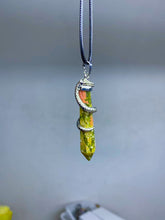 Load image into Gallery viewer, Pendulum pendant-Snake around