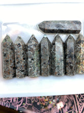 Load image into Gallery viewer, Yooperlite point