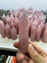 Load image into Gallery viewer, Rose quartz point