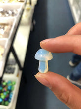 Load image into Gallery viewer, Crystal mushroom mini