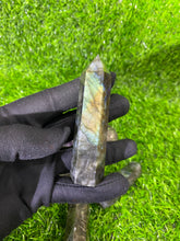 Load image into Gallery viewer, Labradorite Point