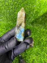 Load image into Gallery viewer, Labradorite Point
