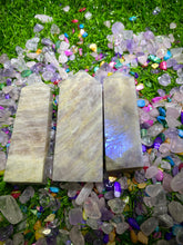 Load image into Gallery viewer, Blue Moonstone point