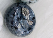 Load image into Gallery viewer, Crystal Apple