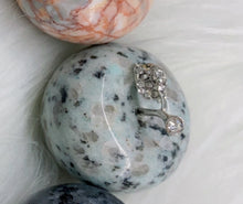 Load image into Gallery viewer, Crystal Apple