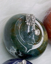 Load image into Gallery viewer, Crystal Apple