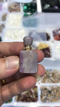 Load image into Gallery viewer, Exquisite crystal perfume bottle