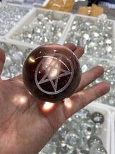 Load image into Gallery viewer, Glass inbuilt carving