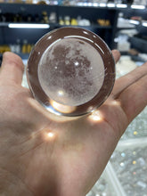 Load image into Gallery viewer, Glass inbuilt carving