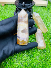 Load image into Gallery viewer, Flower agate tower