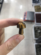 Load image into Gallery viewer, Crystal mushroom mini