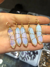 Load image into Gallery viewer, Mini double points pendant