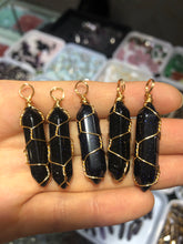 Load image into Gallery viewer, Mini double points pendant