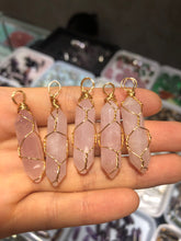 Load image into Gallery viewer, Mini double points pendant