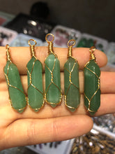 Load image into Gallery viewer, Mini double points pendant