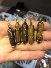 Load image into Gallery viewer, Mini double points pendant