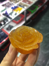 Load image into Gallery viewer, Rose carving