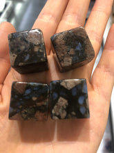 Load image into Gallery viewer, Crystal cubes