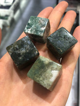 Load image into Gallery viewer, Crystal cubes