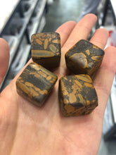 Load image into Gallery viewer, Crystal cubes