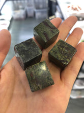 Load image into Gallery viewer, Crystal cubes