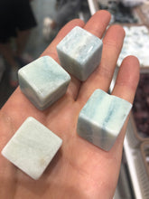 Load image into Gallery viewer, Crystal cubes
