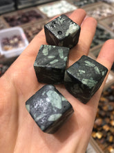 Load image into Gallery viewer, Crystal cubes