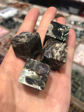 Load image into Gallery viewer, Crystal cubes