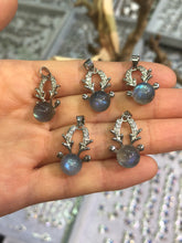 Load image into Gallery viewer, Blue moonstone pendent
