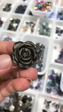 Load image into Gallery viewer, Tiger&#39;s eye flower
