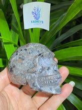 Load image into Gallery viewer, Yooperilite skull
